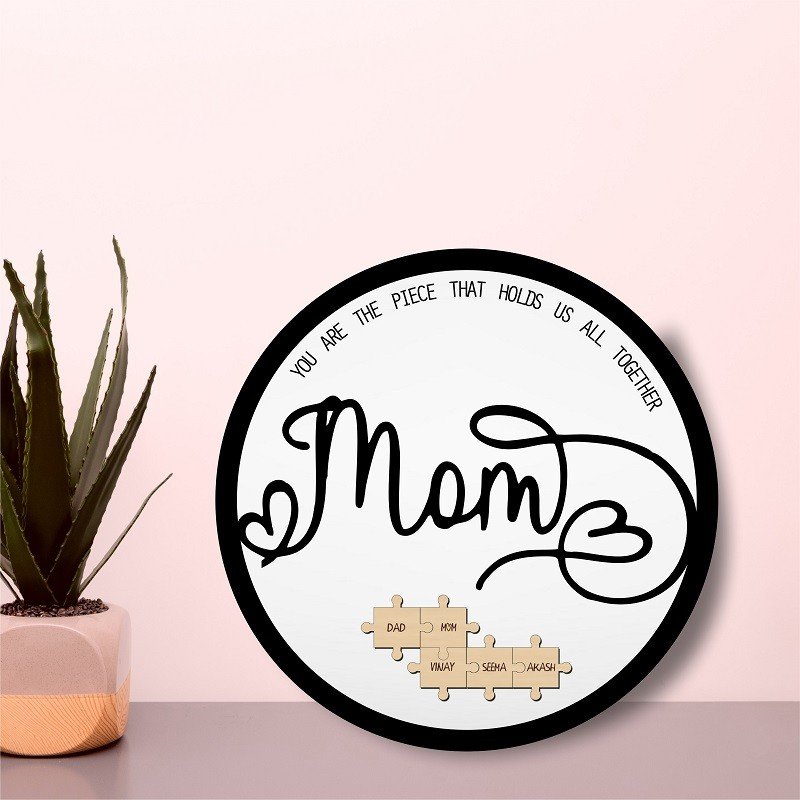 Center Piece Mom – Personalized Name Frame